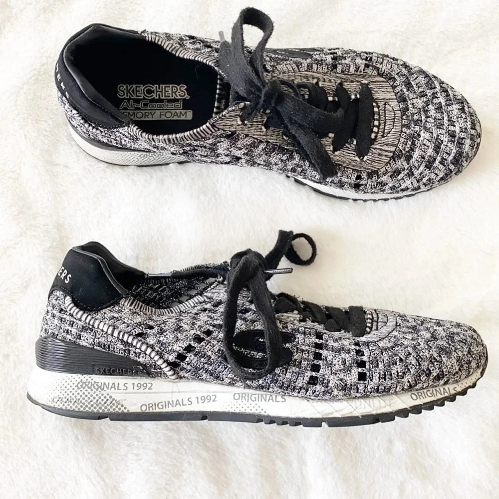 Skechers black and white air cooled memory foam woven stretch lace up sneakers
